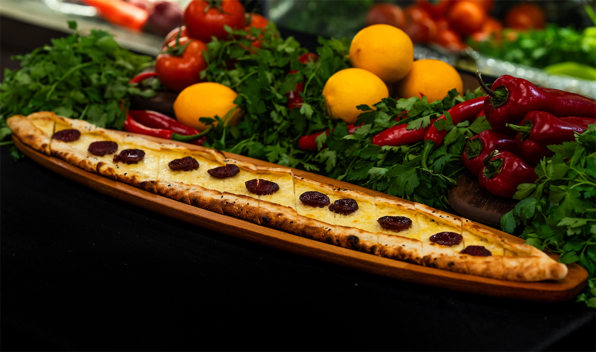Kaşarlı Sucuklu Pide